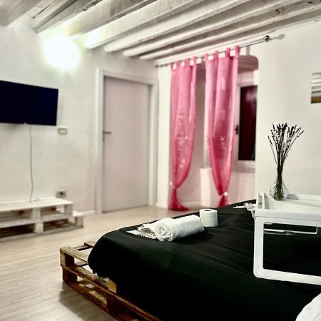 Genova Centro Affittacamere- Bagno In Comune Buitenkant foto