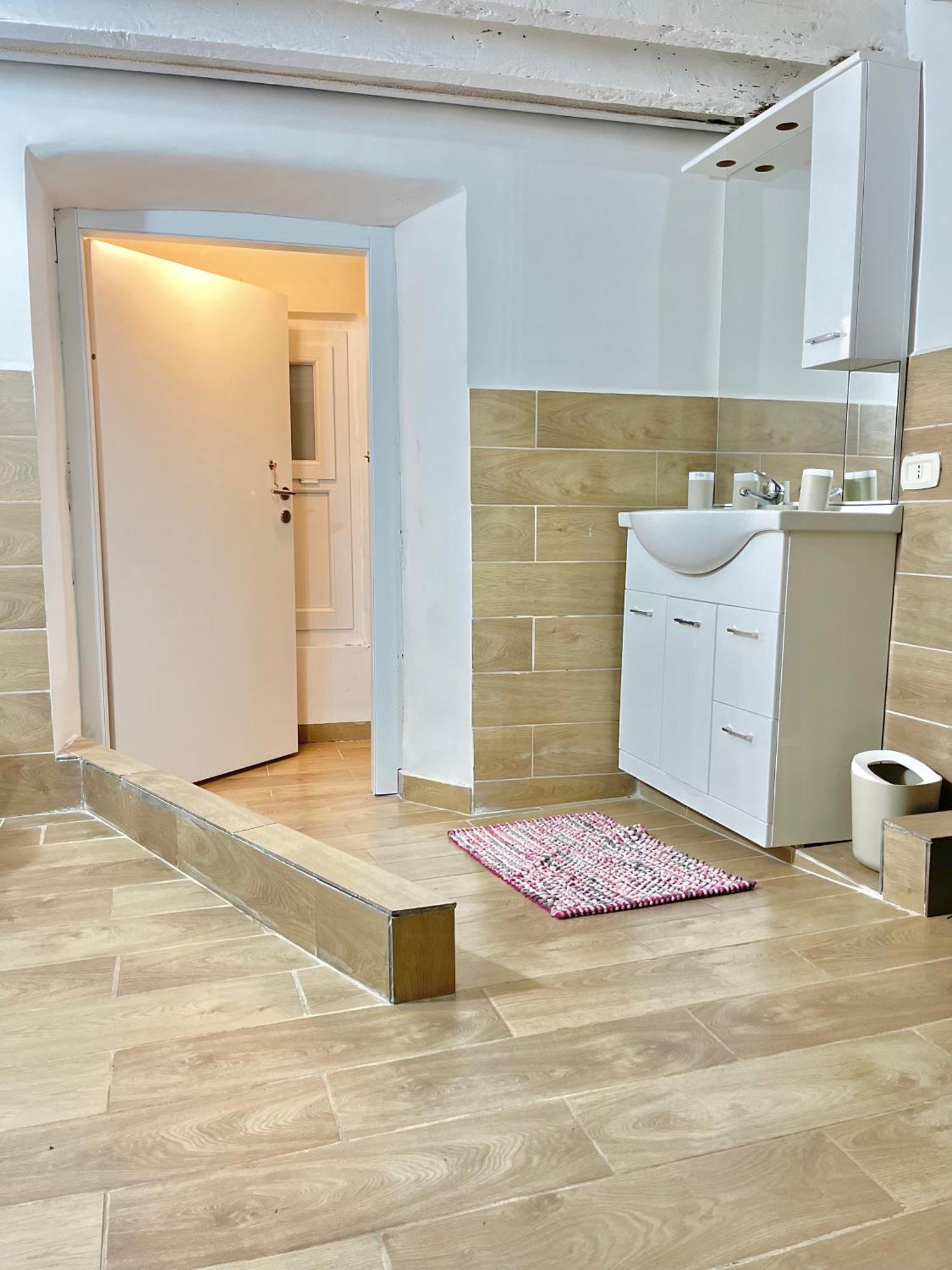Genova Centro Affittacamere- Bagno In Comune Buitenkant foto