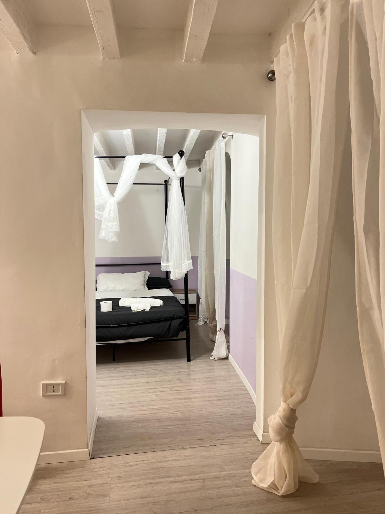 Genova Centro Affittacamere- Bagno In Comune Buitenkant foto