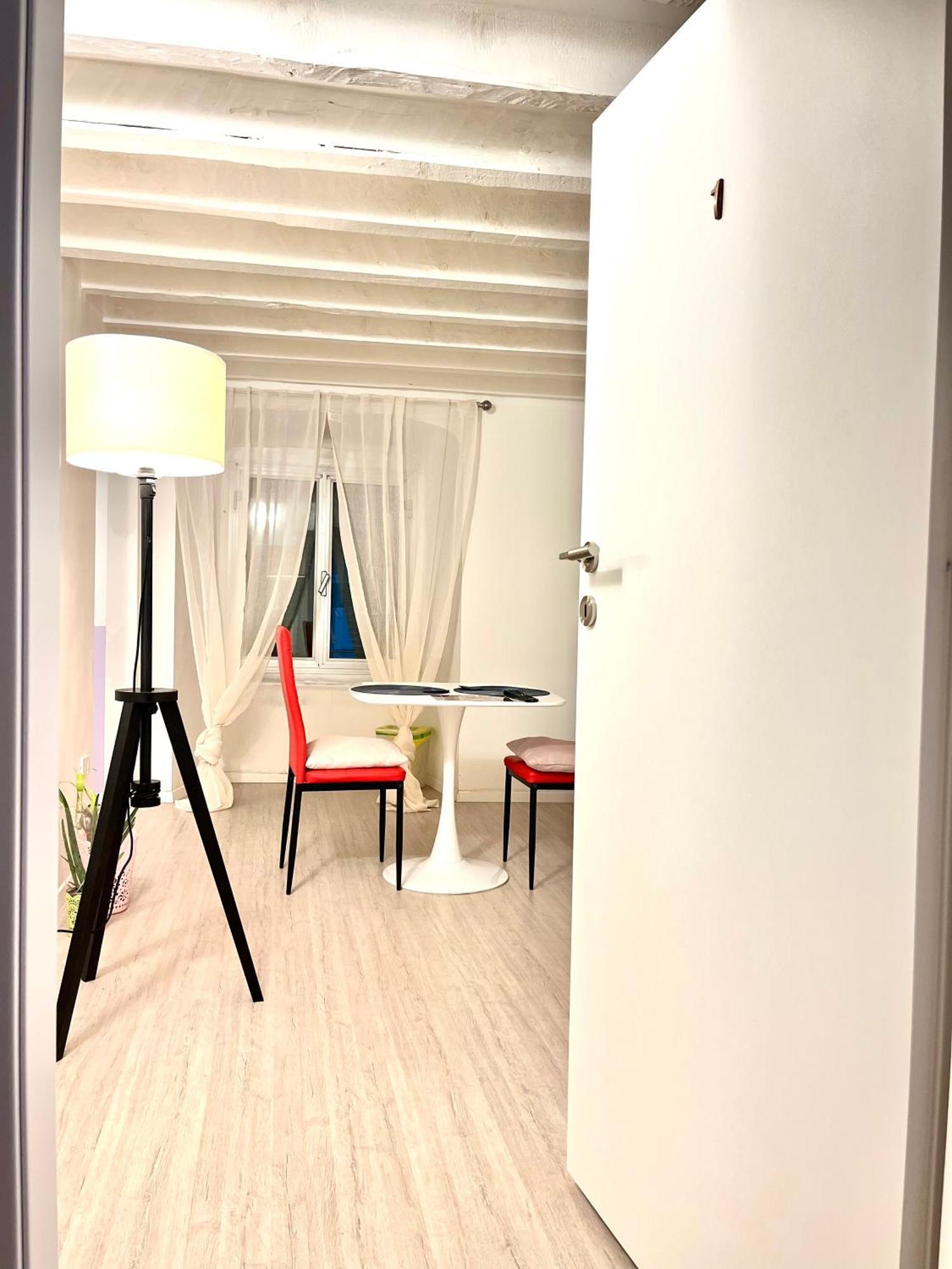 Genova Centro Affittacamere- Bagno In Comune Buitenkant foto